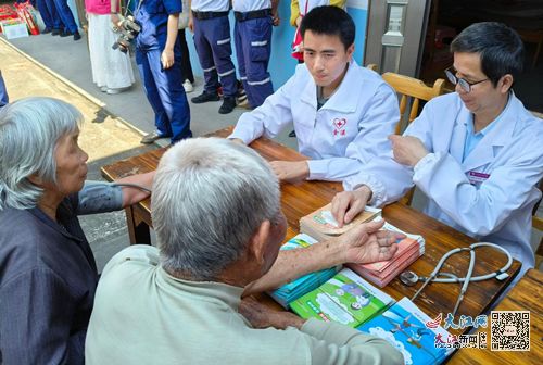 金溪縣南丁格爾志愿服務隊走進養(yǎng)老院 送溫暖與健康咨詢服務